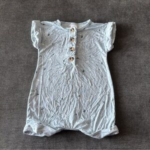 Lou Lou and Company Light Blue Baby Romper with Button Detail size 3-6 months